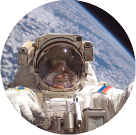 Космонавт